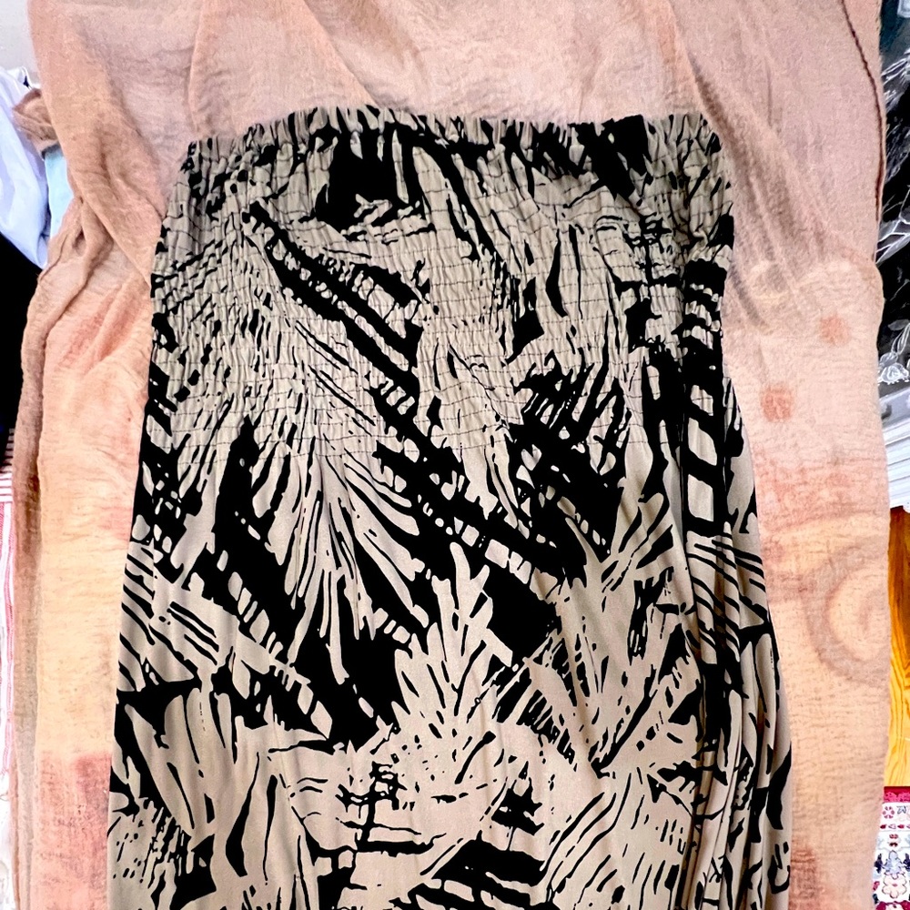 BLACK AND BEIGE STRAPLESS, SMOCKED MAXI DRESS. SIZE M.